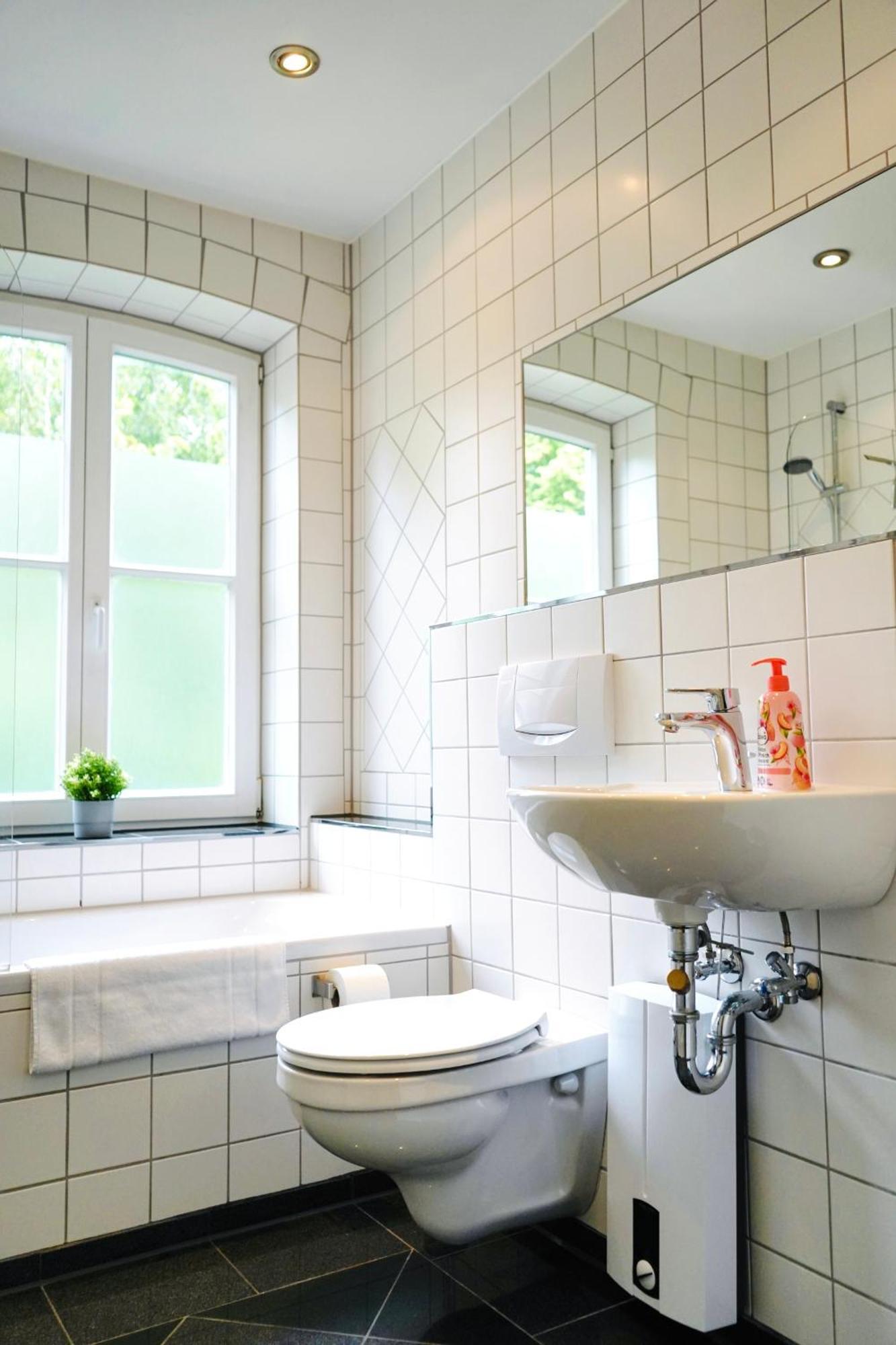Stilvolles Apartment In Stadtnaehe-Parkplatz- 4 Personen- Balkon Вольфсбург Екстер'єр фото